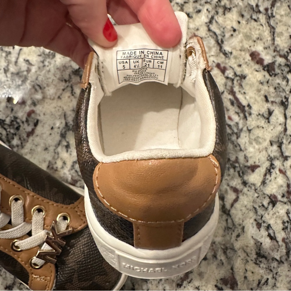Michael Kors baby/toddler walking size us 5 shoe, uk 4.5, eur 21, cm 11 Brown - Picture 3 of 10